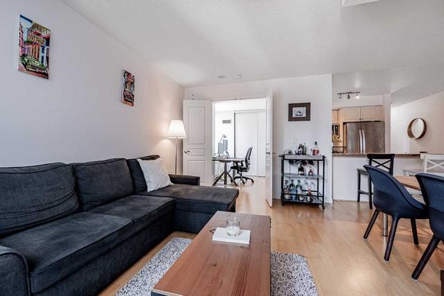 1419 - 140 Simcoe St, Condo with 2 bedrooms, 1 bathrooms and 1 parking in Toronto ON | Image 2