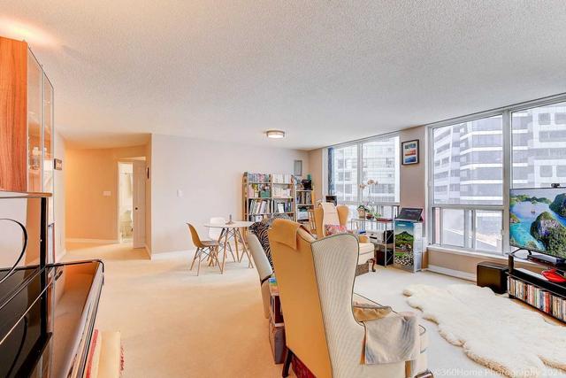 1011 - 24 Wellesley St W, Condo with 2 bedrooms, 2 bathrooms and 1 parking in Toronto ON | Image 13