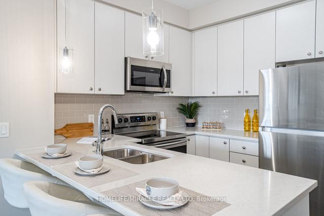307 - 128 Grovewood Common N, Condo with 2 bedrooms, 2 bathrooms and 2 parking in Oakville ON | Image 3