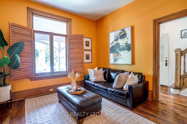 2131 Gerrard St E, House detached with 3 bedrooms, 3 bathrooms and 3 parking in Toronto ON | Image 36