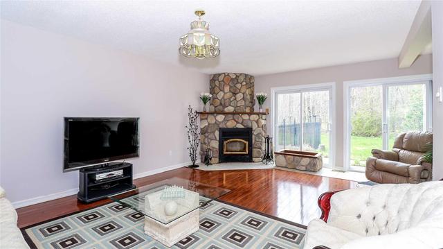 2334 Lakeshore Rd E, House detached with 5 bedrooms, 3 bathrooms and 8 parking in Oro Medonte ON | Image 5