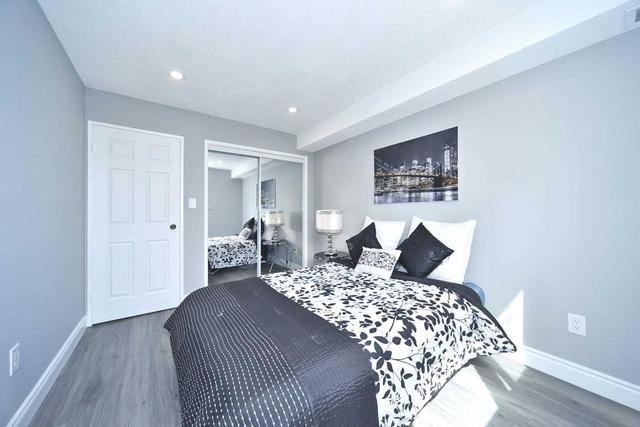 2005 - 260 Scarlett Rd, Condo with 2 bedrooms, 2 bathrooms and 1 parking in Toronto ON | Image 6