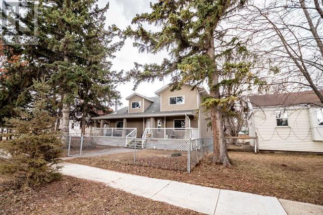 5804 44 Avenue, House detached with 4 bedrooms, 3 bathrooms and 2 parking in Red Deer AB | Image 3