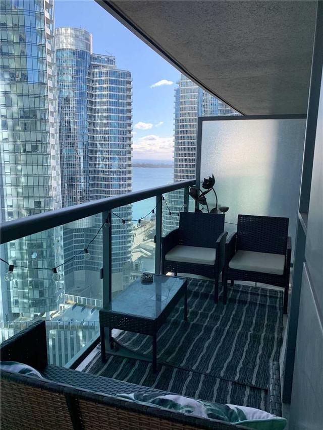 2808 - 19 Grand Trunk Cres, Condo with 1 bedrooms, 1 bathrooms and 0 parking in Toronto ON | Image 3