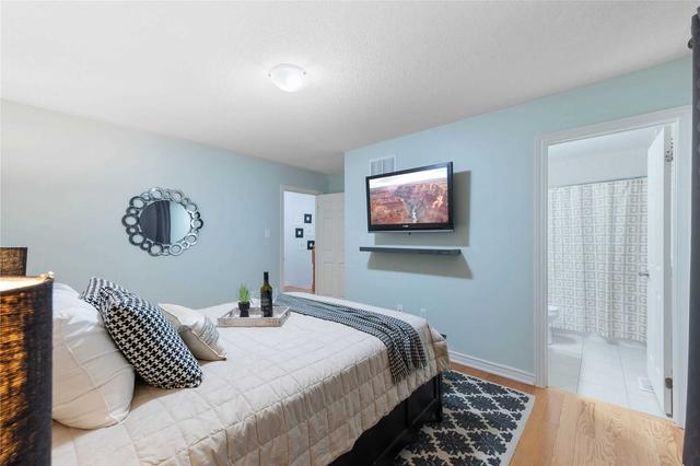 40 Jeremiah Lane, House attached with 3 bedrooms, 4 bathrooms and 2 parking in Toronto ON | Image 17