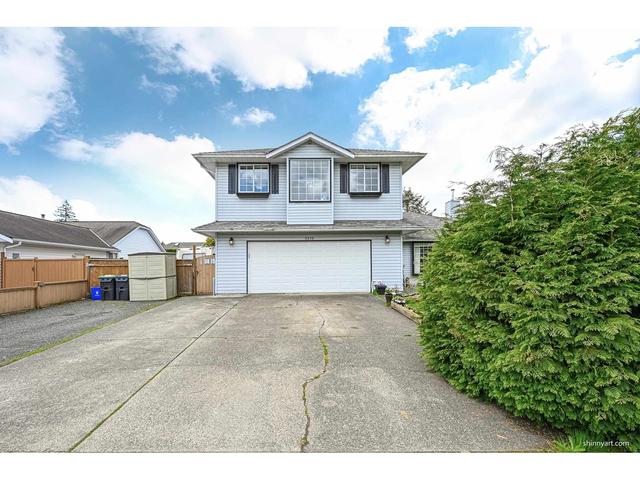 3373 198a Street, House detached with 4 bedrooms, 3 bathrooms and 6 parking in Langley BC | Image 3