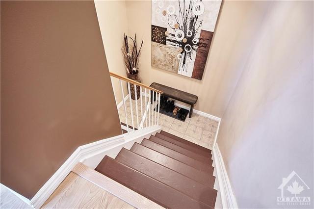 209 Woodfield Drive, House attached with 2 bedrooms, 2 bathrooms and 1 parking in Ottawa ON | Image 3
