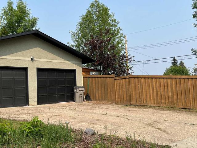 9628 85 Avenue, House detached with 3 bedrooms, 2 bathrooms and 2 parking in Grande Prairie AB | Image 4