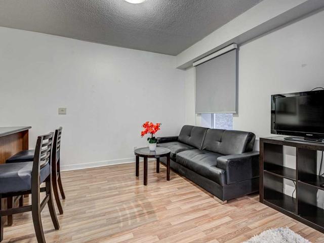 705 - 8 Colborne St N, Condo with 1 bedrooms, 1 bathrooms and 0 parking in Toronto ON | Image 2