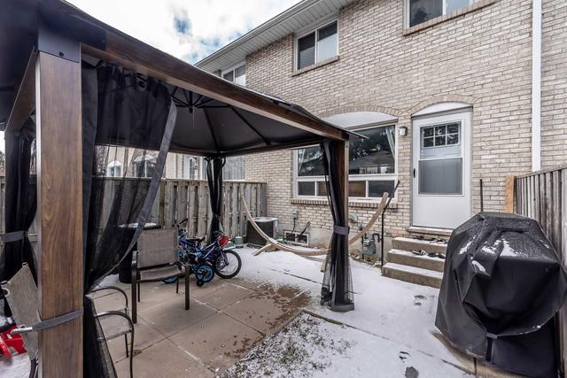 120 Quigley Rd, Townhouse with 3 bedrooms, 2 bathrooms and 1 parking in Hamilton ON | Image 15