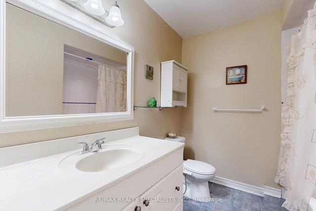 8 Griselda Crt, House semidetached with 3 bedrooms, 2 bathrooms and 7 parking in Brampton ON | Image 8