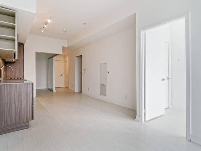2308 - 19 Western Battery Rd, Condo with 2 bedrooms, 2 bathrooms and 1 parking in Toronto ON | Image 2