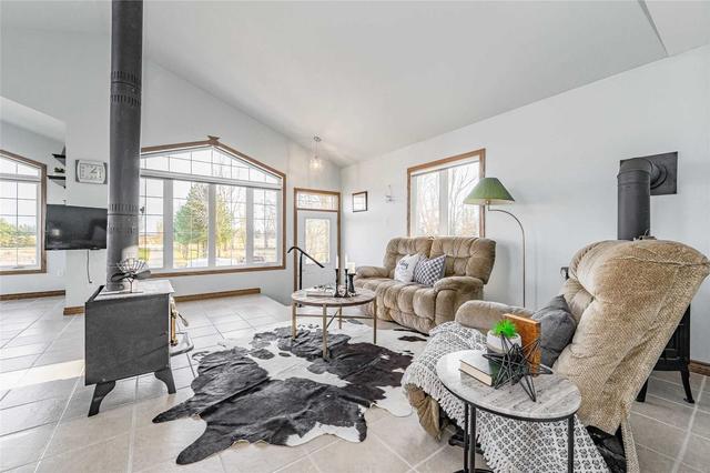 7622 Sideroad 8 E, House detached with 2 bedrooms, 1 bathrooms and 13 parking in Wellington North ON | Image 3