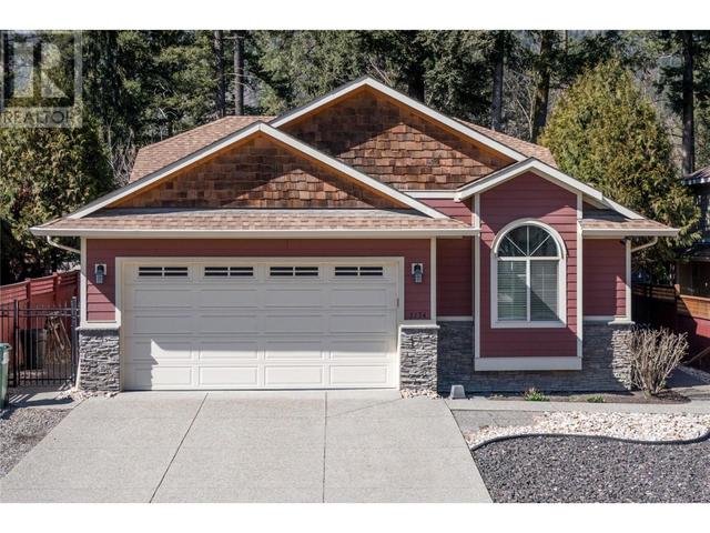 2174 Norris Avenue, House detached with 3 bedrooms, 2 bathrooms and 2 parking in Lumby BC | Image 29
