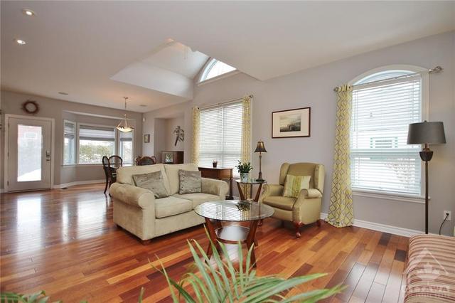 8 Tarryn Terrace, House detached with 3 bedrooms, 3 bathrooms and 6 parking in Ottawa ON | Image 4