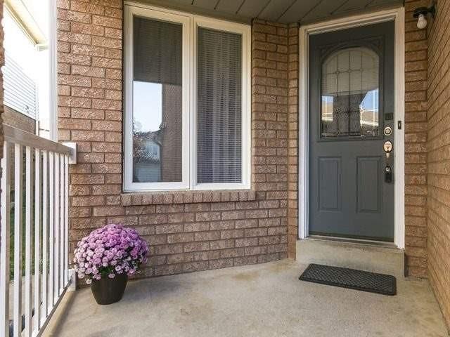 81 Wooliston Cres, House detached with 4 bedrooms, 3 bathrooms and 2 parking in Brampton ON | Image 2