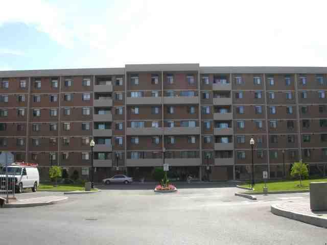 335 - 2645 Jane St, Condo with 3 bedrooms, 2 bathrooms and 1 parking in Toronto ON | Image 1