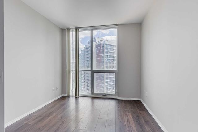 2012 - 45 Charles St E, Condo with 2 bedrooms, 2 bathrooms and 1 parking in Toronto ON | Image 3