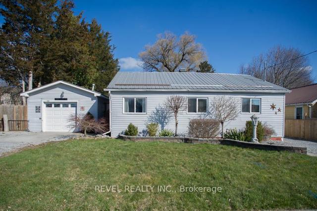 223 Windham St, House detached with 2 bedrooms, 1 bathrooms and 8 parking in Norfolk County ON | Image 1