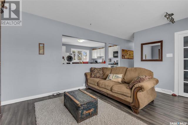 2513 Irvine Avenue, House detached with 5 bedrooms, 2 bathrooms and null parking in Saskatoon SK | Image 6