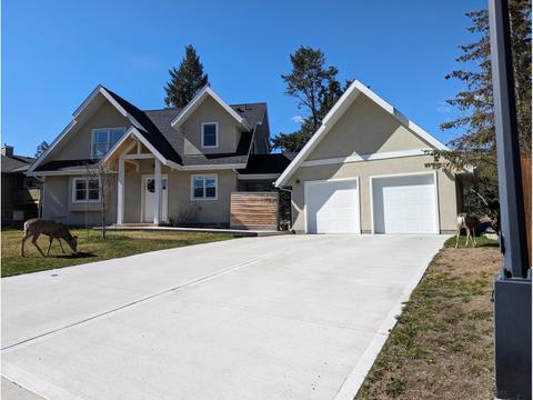 218 Westridge Drive, House detached with 3 bedrooms, 3 bathrooms and 6 parking in Invermere BC | Card Image