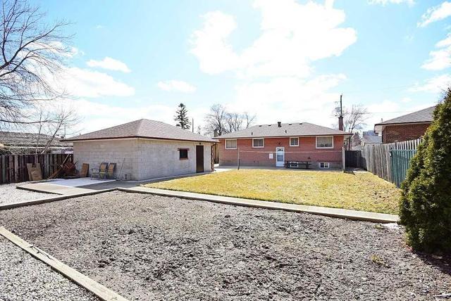 3041 Franze Dr, House detached with 3 bedrooms, 2 bathrooms and 6 parking in Mississauga ON | Image 4