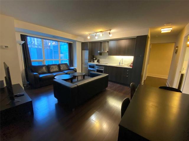 404 - 300 Front St W, Condo with 3 bedrooms, 2 bathrooms and 1 parking in Toronto ON | Image 5