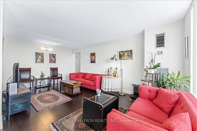 405 - 177 Linus Rd, Condo with 2 bedrooms, 1 bathrooms and 1 parking in Toronto ON | Image 4