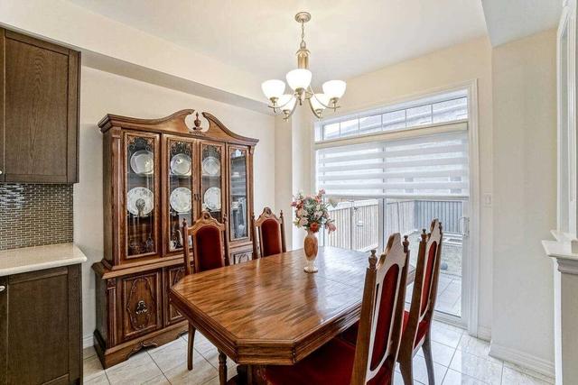 209 Kincardine St, House detached with 4 bedrooms, 4 bathrooms and 3 parking in Vaughan ON | Image 3