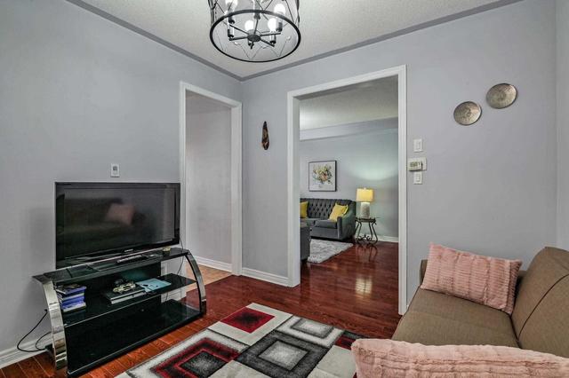 454 Comiskey Cres, House detached with 4 bedrooms, 4 bathrooms and 4 parking in Mississauga ON | Image 2