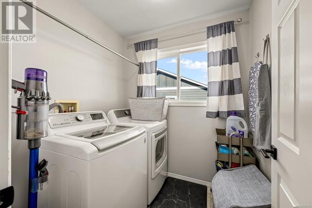 Laundry Room Upstairs, with that surprisingly amazing view! | Image 25