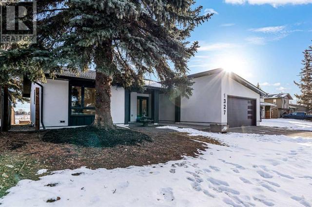 1327 Mapleglade Crescent Se, House detached with 4 bedrooms, 3 bathrooms and 5 parking in Calgary AB | Image 2