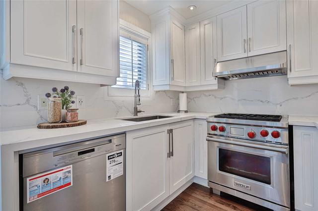 35f Spruce St, House attached with 2 bedrooms, 3 bathrooms and 2 parking in Toronto ON | Image 6