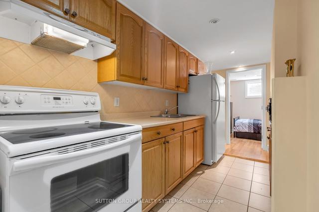17 Arthur St, House semidetached with 3 bedrooms, 2 bathrooms and 3 parking in Toronto ON | Image 25