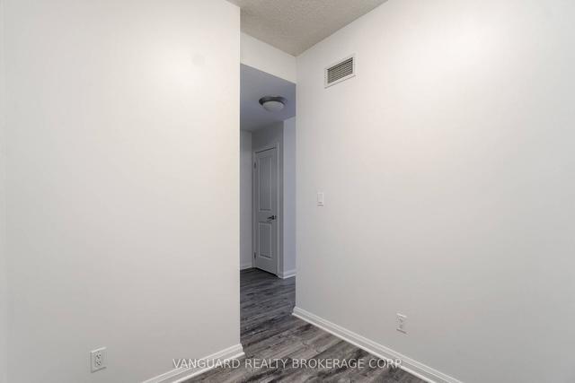 809 - 35 Hayden St, Condo with 1 bedrooms, 1 bathrooms and 1 parking in Toronto ON | Image 4