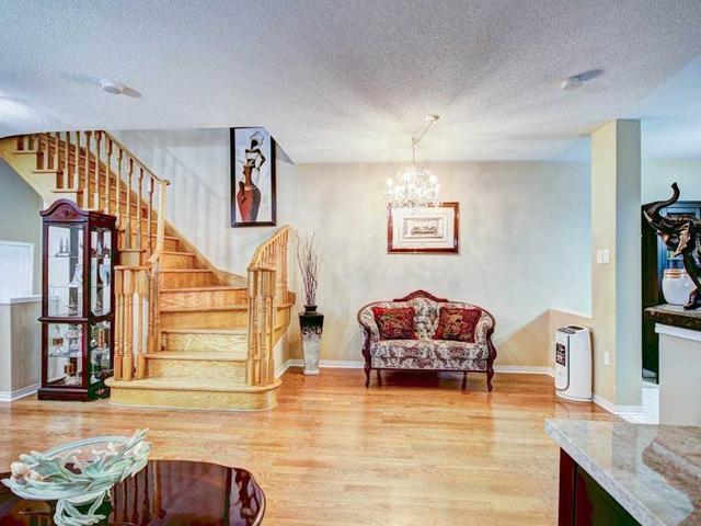 3525 Gandhi Way, House semidetached with 4 bedrooms, 4 bathrooms and 5 parking in Mississauga ON | Image 2