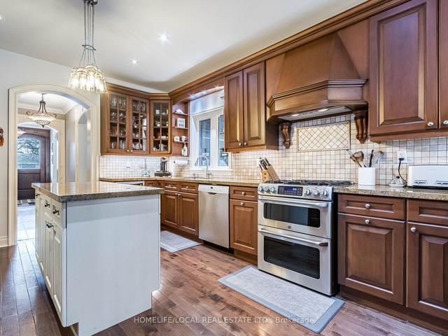 16 Acton Ave, House detached with 3 bedrooms, 4 bathrooms and 3 parking in Toronto ON | Image 2