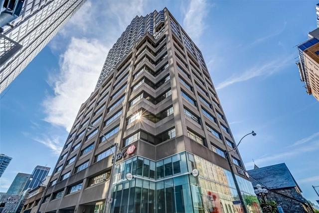 2206 - 175 Cumberland St, Condo with 2 bedrooms, 2 bathrooms and 1 parking in Toronto ON | Image 1