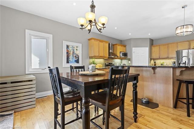 814 Kananaskis Drive, House detached with 5 bedrooms, 3 bathrooms and 4 parking in Kingston ON | Image 2
