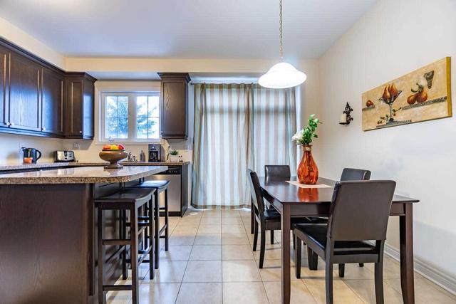 20 Cedar Lake Cres, Townhouse with 3 bedrooms, 3 bathrooms and 2 parking in Brampton ON | Image 2
