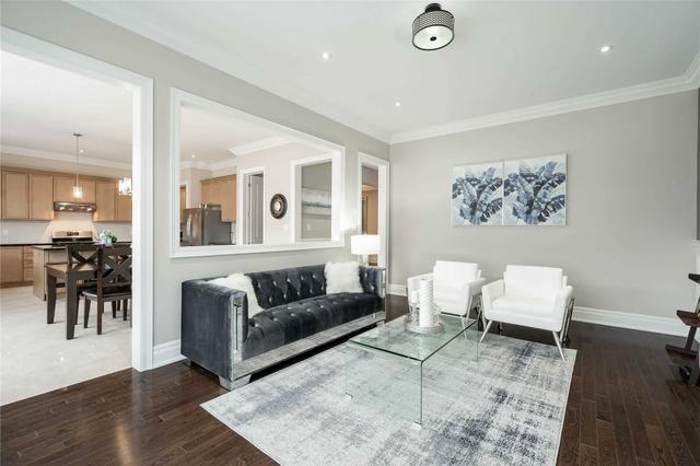 54 Balloon Cres, House detached with 5 bedrooms, 5 bathrooms and 7 parking in Brampton ON | Image 5