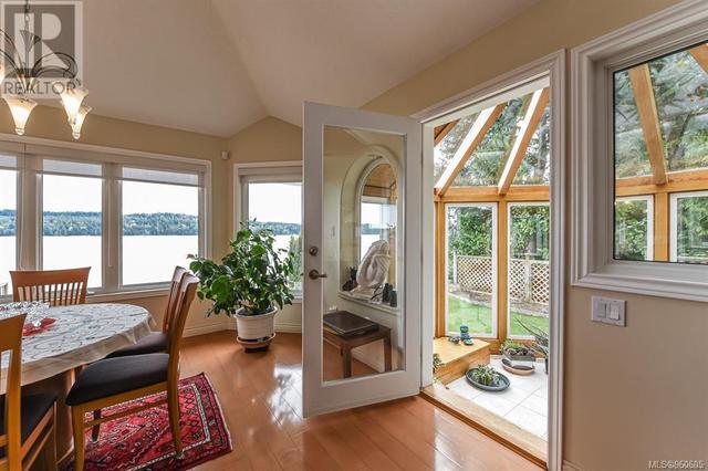 7602 Ships Point Rd, House detached with 3 bedrooms, 3 bathrooms and 6 parking in Comox Valley A BC | Image 33