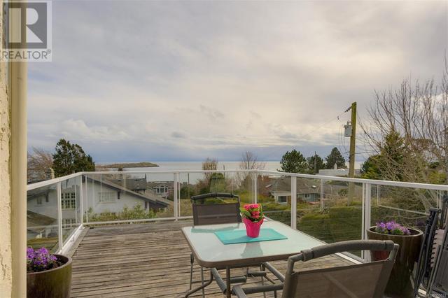 244 King George Terrace, South Oak Bay, Neoclassic + Contemporary Architechture. | Image 3