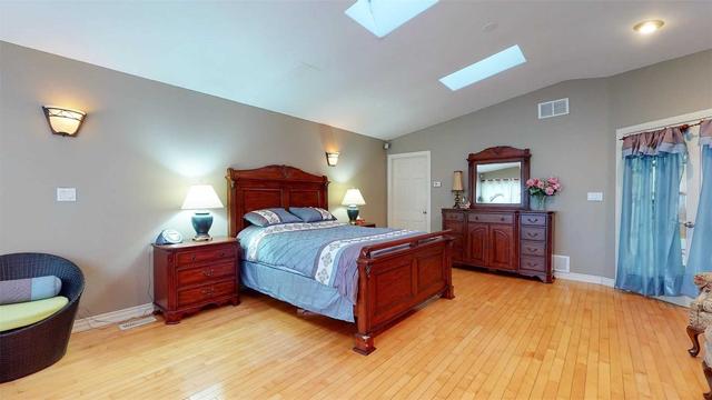 5049 Armoury St, House detached with 4 bedrooms, 2 bathrooms and 2 parking in Niagara Falls ON | Image 15