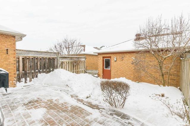3227 Equestrian Cres, House attached with 3 bedrooms, 3 bathrooms and 2 parking in Mississauga ON | Image 13