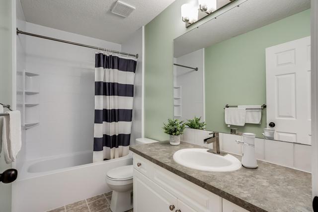 2504 72 Avenue Se, Home with 2 bedrooms, 1 bathrooms and 1 parking in Calgary AB | Image 4