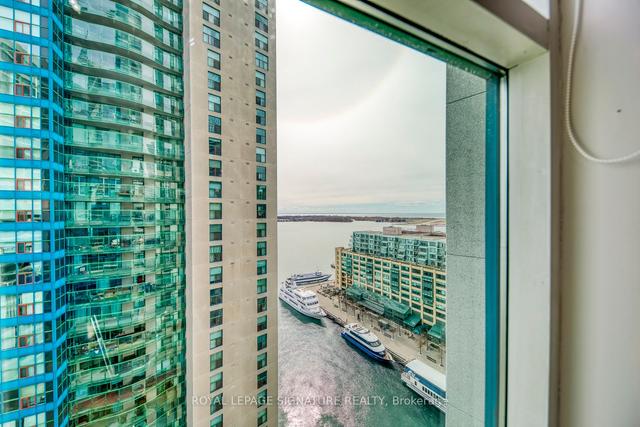 2207 - 77 Harbour Sq, Condo with 2 bedrooms, 2 bathrooms and 1 parking in Toronto ON | Image 11