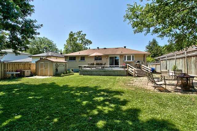 1075 Robarts Rd, House detached with 3 bedrooms, 2 bathrooms and 2 parking in Oakville ON | Image 14