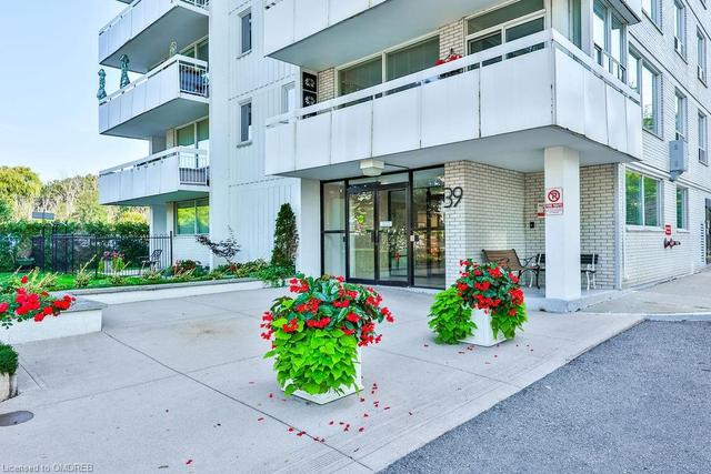 1104 - 39 Stavebank Road, House attached with 2 bedrooms, 1 bathrooms and 1 parking in Mississauga ON | Image 12