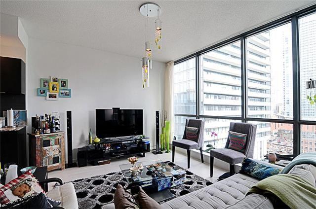 1005 - 8 Charlotte St, Condo with 1 bedrooms, 2 bathrooms and 1 parking in Toronto ON | Image 9